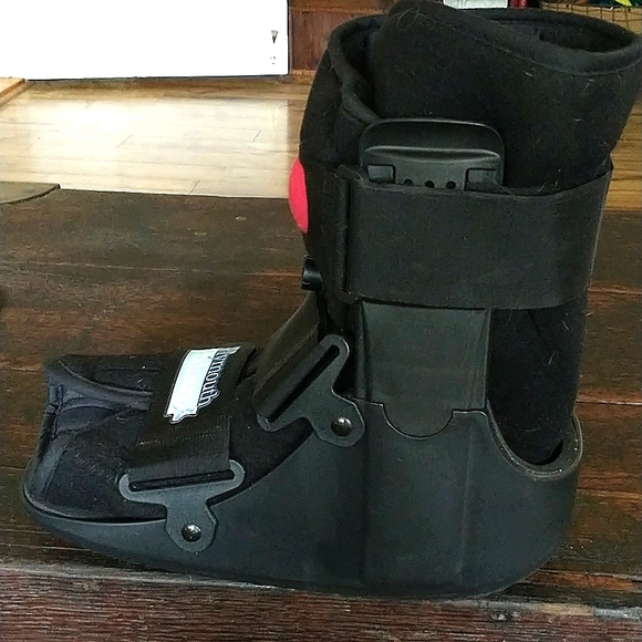 Medium Short Walking Boot, Unisex - Picture 5 of 9